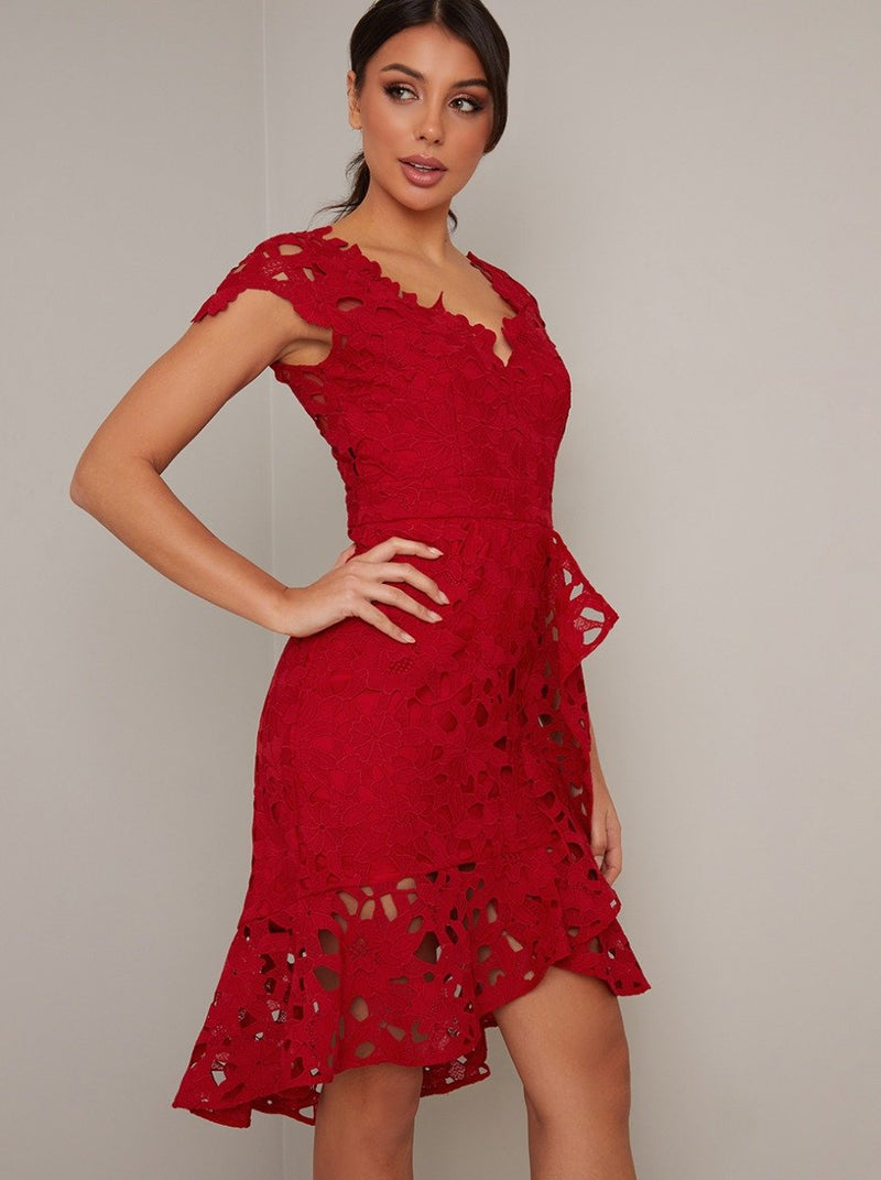 Lace Cap Sleeved Ruffle Midi Dress in Red