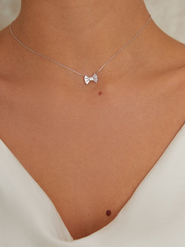 Diamante Bow Detail Necklace In Silver Tone